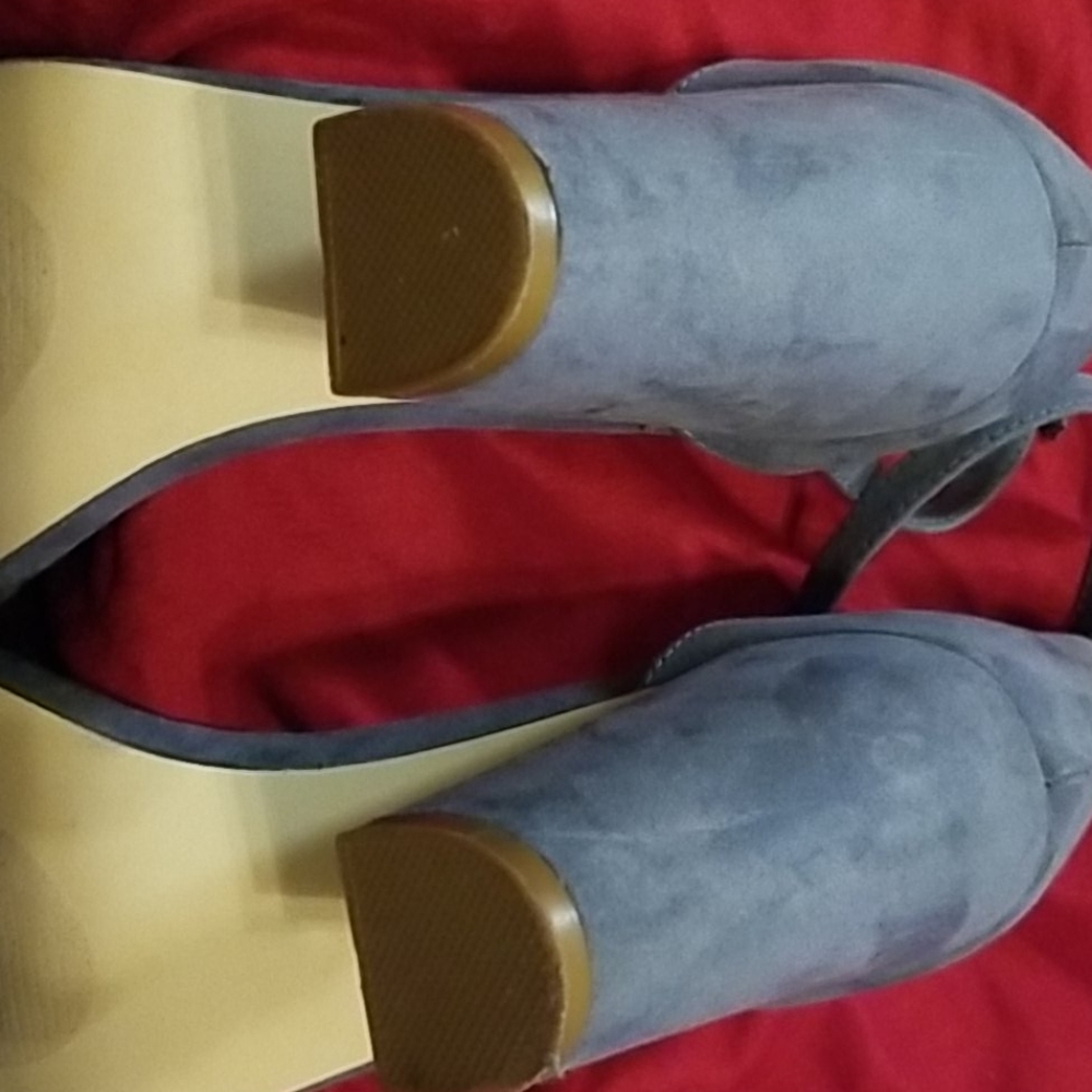 Block Heel Shoes - Picture 3 of 4